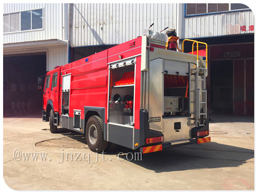 重汽8噸水罐消防車 微信圖片_20171201082814.jpg
