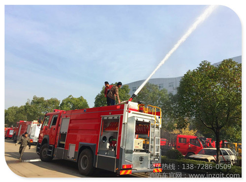 重汽8噸水罐消防車 微信圖片_20171123150815.jpg