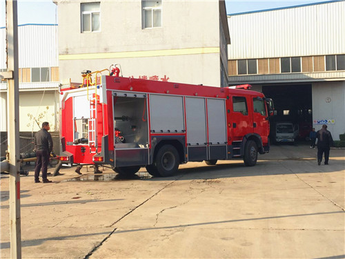 重汽5噸水罐消防車 微信圖片_20171209090037.jpg