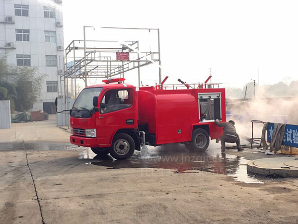 東風(fēng)小型消防車 微信圖片_20171229092407.jpg