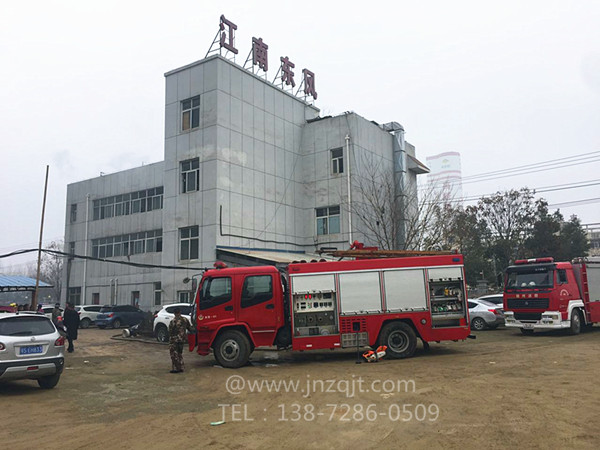 消防車廠家進(jìn)行消防演示 微信圖片_20180117130126.jpg