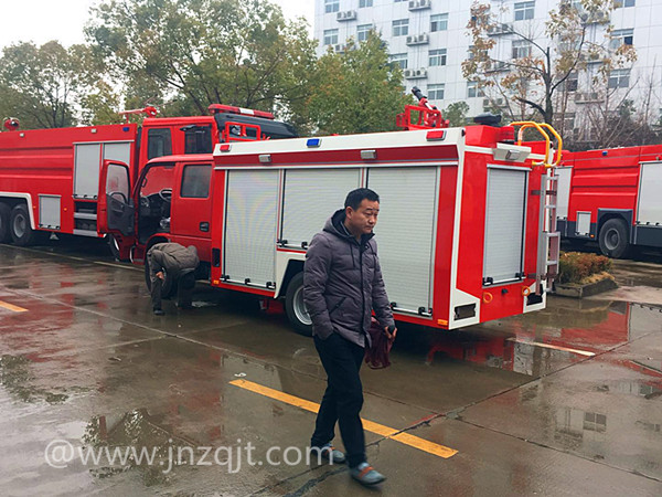 東風(fēng)2.7噸水罐消防車 微信圖片_20180312074951.jpg