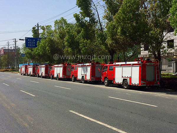 六臺水罐消防車發(fā)連云港 微信圖片_20180408075633.jpg