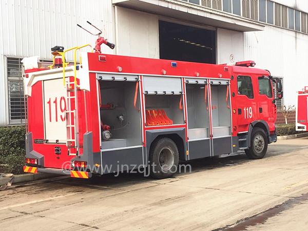 罐體內(nèi)藏式水罐消防車 微信圖片_20180419081152.jpg