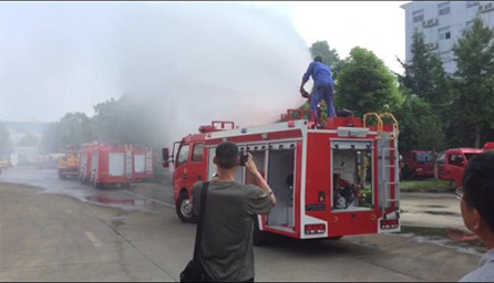 多利卡泡沫消防車 微信圖片_20180831082808.jpg