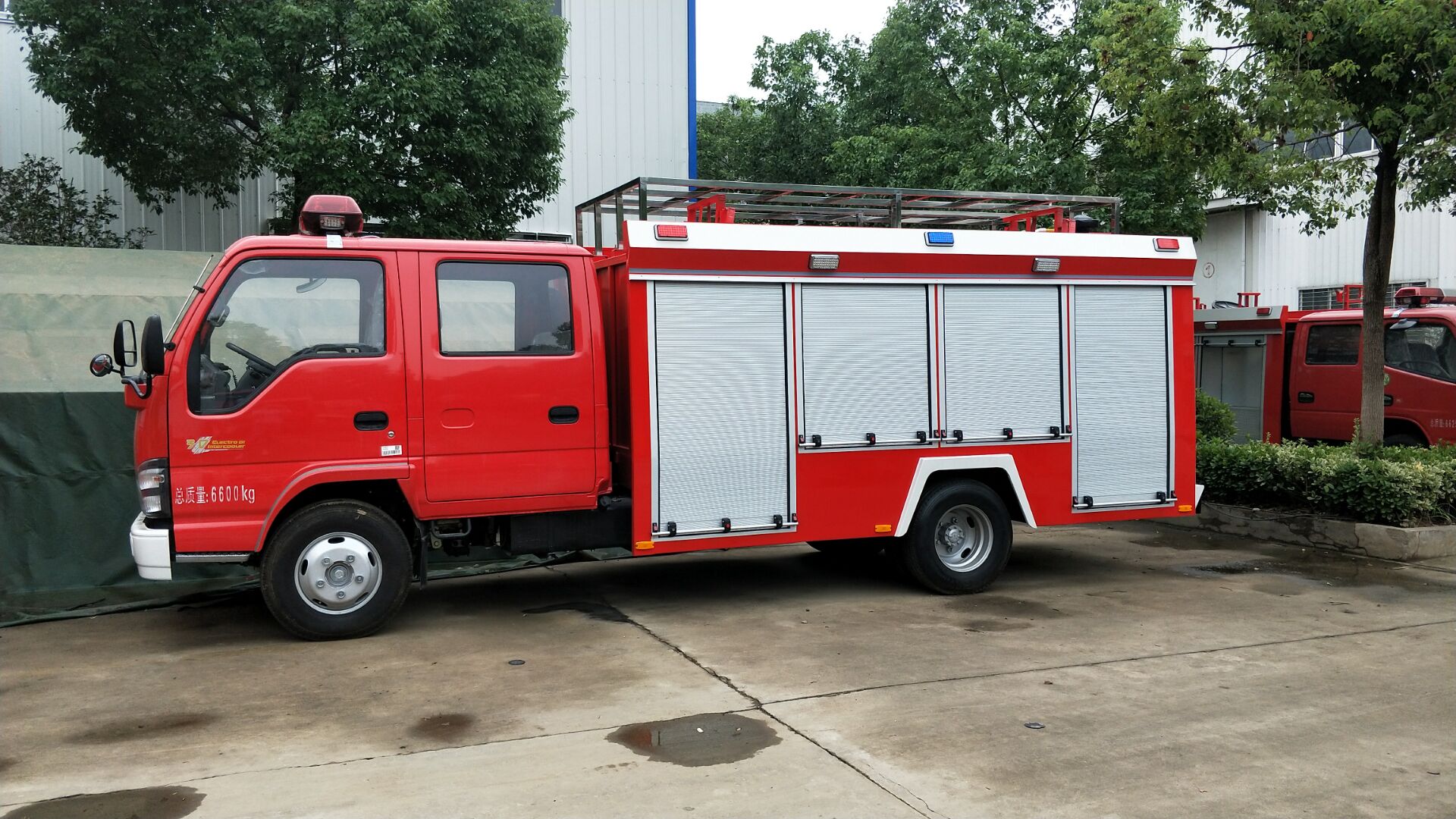 五十鈴雙排水罐消防車圖片 4A08BDD160F6DD16C0AC2B29CBA60F1F.jpg