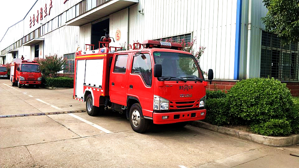 國六五十鈴泡沫消防車jpg 5C288B09606FABA70CCB37C02D2B4B4A_副本.jpg