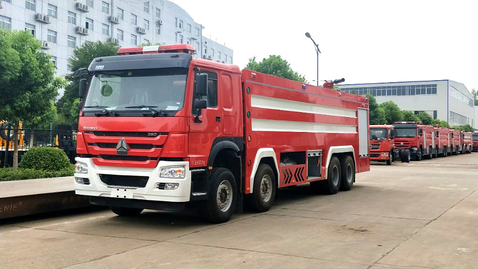 重汽豪沃泡沫消防車_副本.jpg 1395DC7538F7BFE758124A9D0669CFA7_副本.jpg