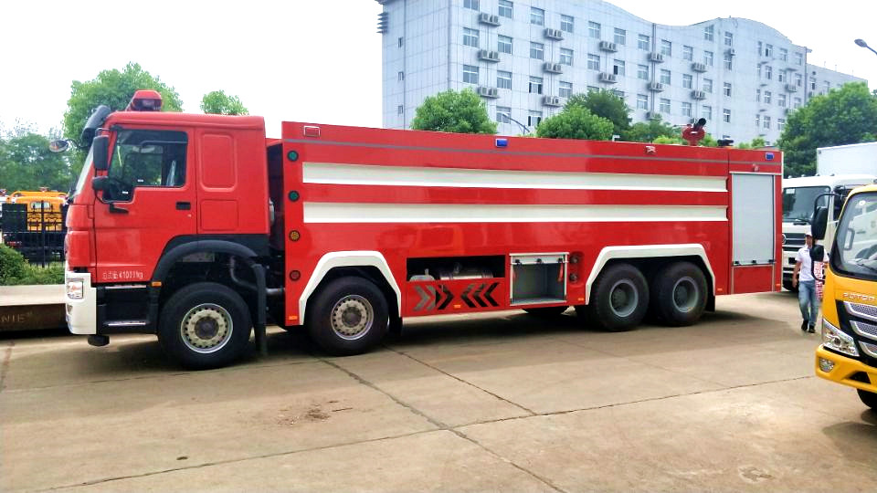 重汽豪沃泡沫消防車圖片 FD15789057B629B017EEFBC9F53E357B_副本.jpg