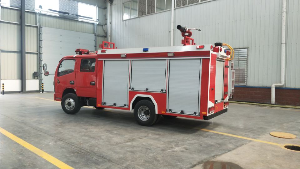 東風(fēng)凱普特2.5噸泡沫消防車(chē) 6B6A4C53FC909BBA78C039440D09B312.jpg