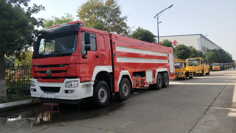 重汽前四后八泡沫消防車圖片 FC2CAA60E096ABDDF0AC1BF2A33E6AB9.jpg