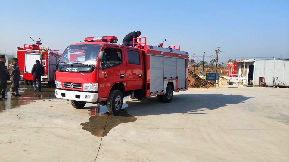 東風多利卡消防車圖片jpg 4B082FFDD8E20BA75509ED347D9C87B3_副本.jpg