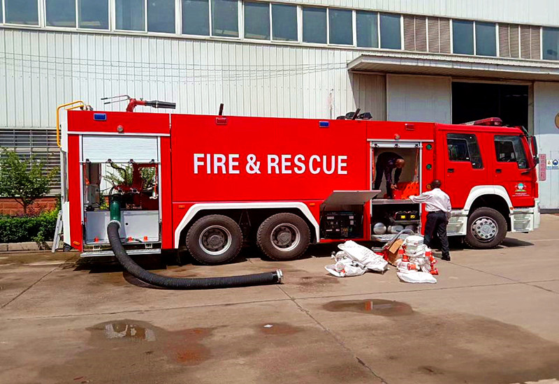 重汽消防車圖片 E7651CE1C676996B8EAD8F24657C833A.jpg