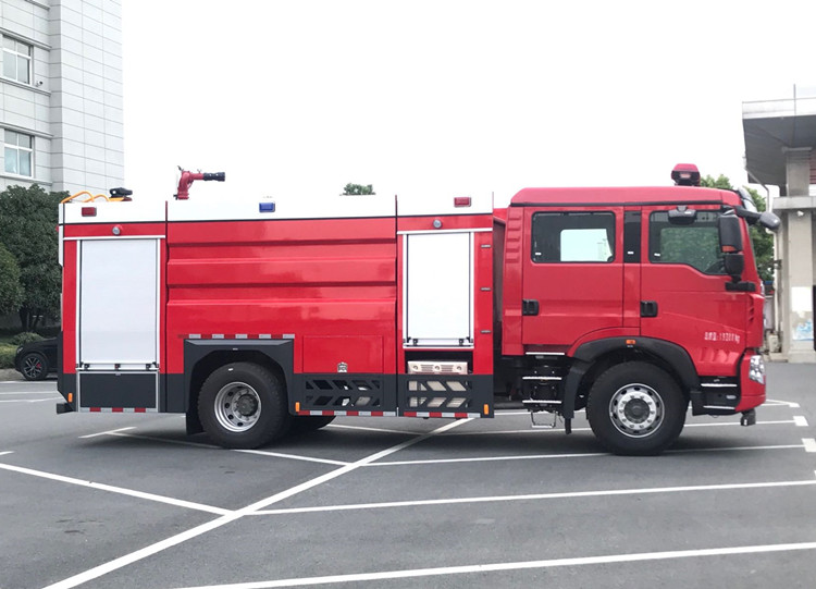 消防車圖片g 47C0675F0A4FE4C4D68ECB1066E91E42.jpg