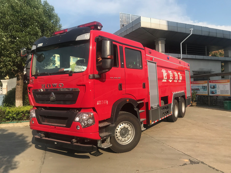 重汽消防車(chē)圖片jpg D88D1956580C78B9AFAE366124BC75F1.jpg