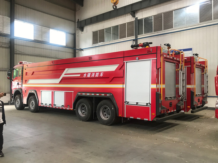 重汽泡沫/水罐消防車圖片.jpg D45D40AC3F01F2D2B2E0DF9E1B37B74D.jpg