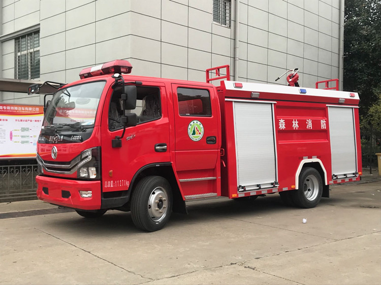 5噸水罐消防車圖片.jpg BEE98C1D31C9F383D00658138F4E12D2.jpg