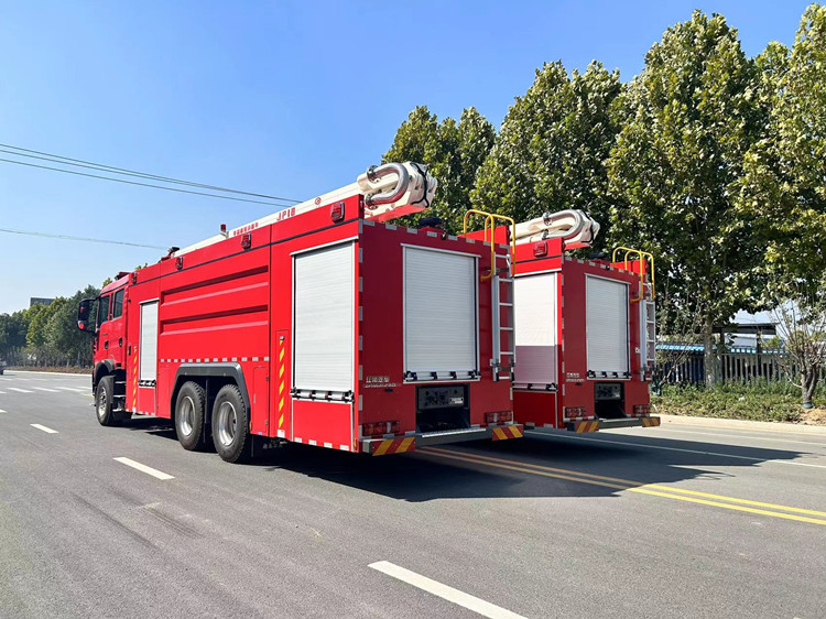 18米舉高噴射消防車(chē) 255307e06817b34288ed97c761a64ab.jpg