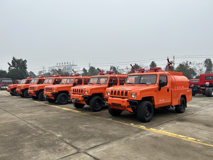 森林消防車 b9c622b6fbc1aec83789a865e9d9f940.jpg