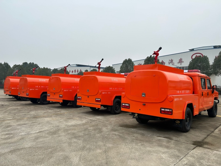 北汽森林消防車 fae1d45d8722cfb9afe6fa32e36a8663.jpg