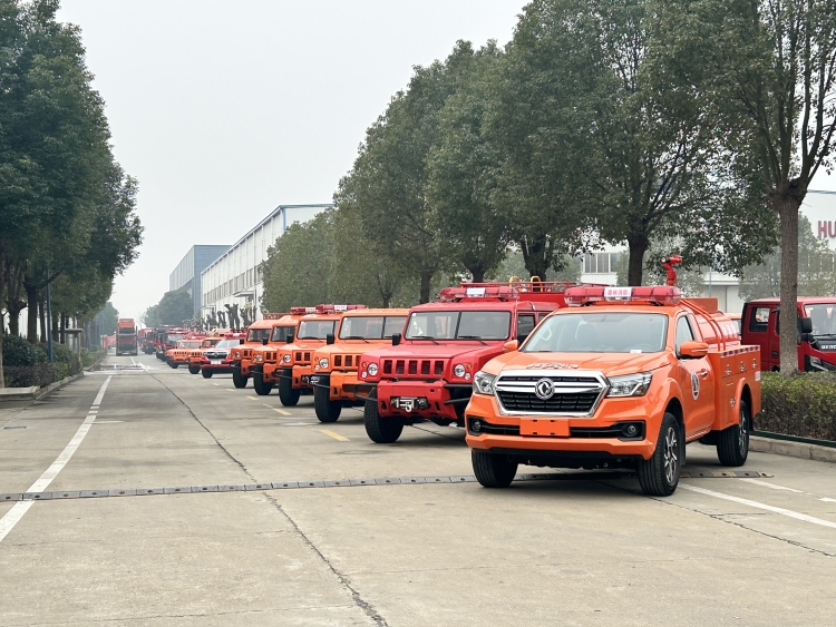 森林消防車 ac0b4eb3ae82d583810c28ec6d9e2c39.jpg